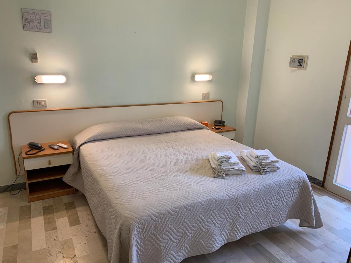 Hotel Levante Convenzionato Oltremare E Italia In Miniatura Riccione Eksteriør bilde